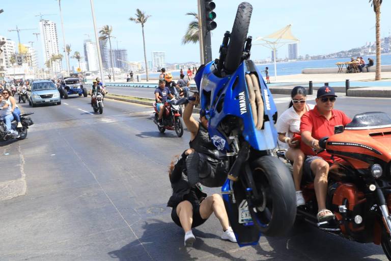 VIDEO | Se registran dos accidentes de motociclistas en el mismo crucero en Mazatlán
