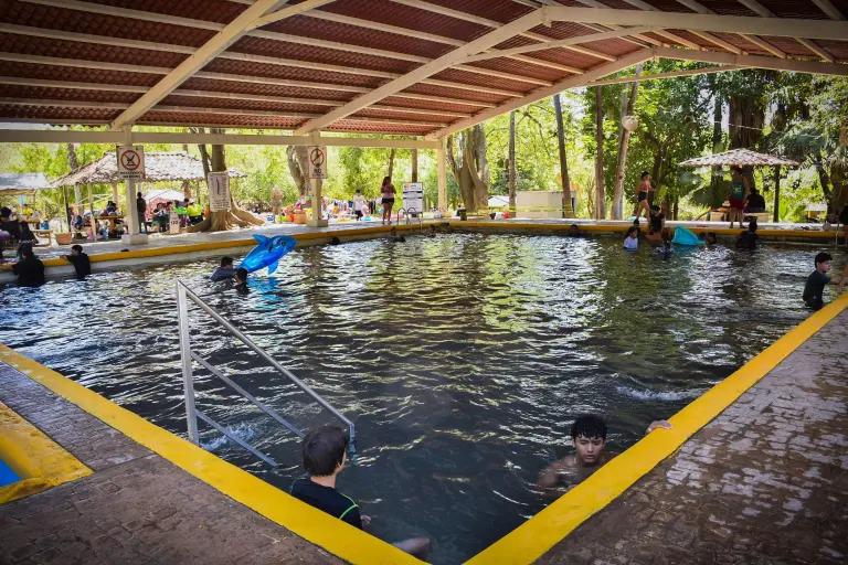 Invierte Gobierno más de un millón de pesos para rehabilitar albercas termales en Imala