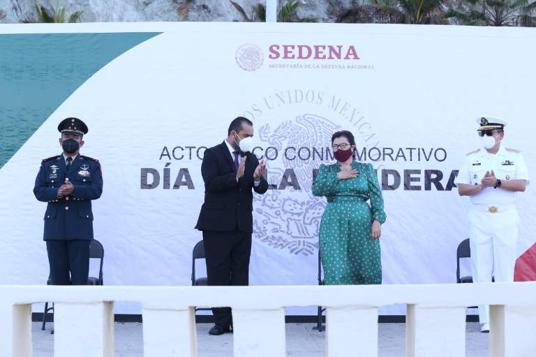 Mazatlán rinde homenaje