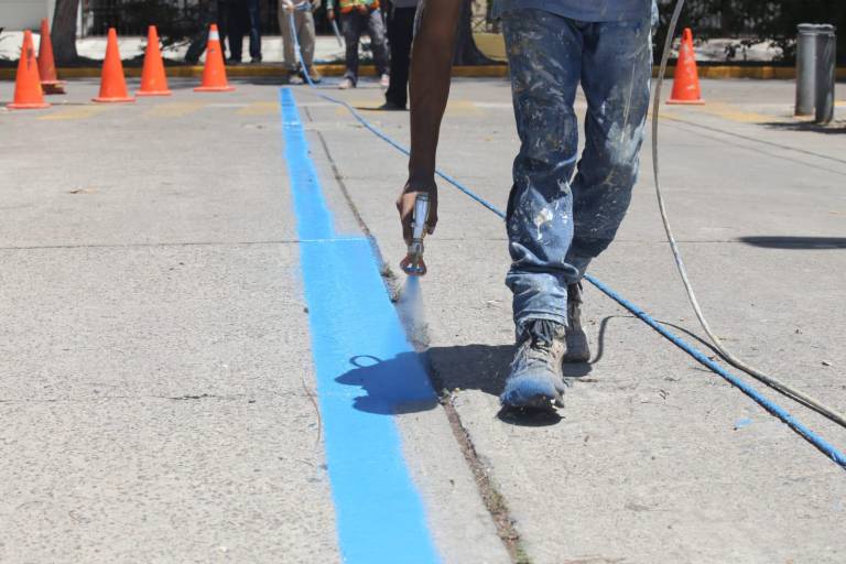 Mazatlán restaura la ‘línea azul’ y señalizaciones peatonales para los turistas de crucero que arribarán este miercoles