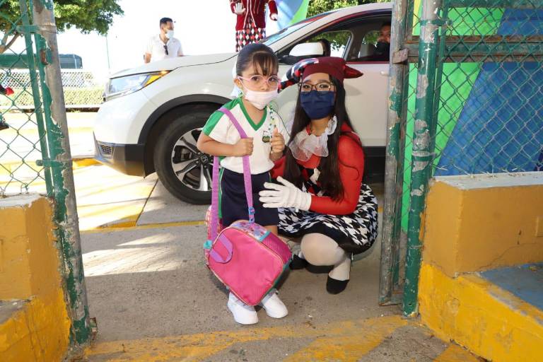 ¡Alumnos del Andes están de nuevo en las aulas!