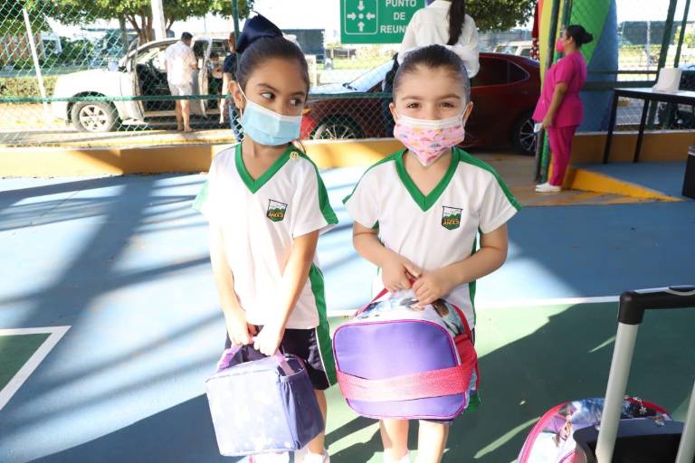 ¡Alumnos del Andes están de nuevo en las aulas!