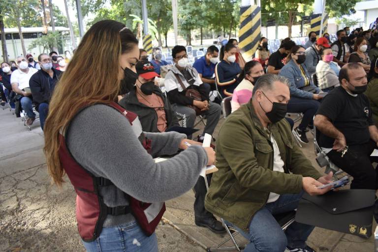 Vacunación contra Covid para docentes que no se han aplicado su refuerzo se extiende hasta el 30 de enero