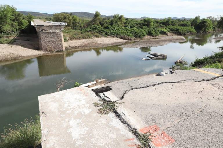 Se desploma el turismo en El Quelite por la falta de puente