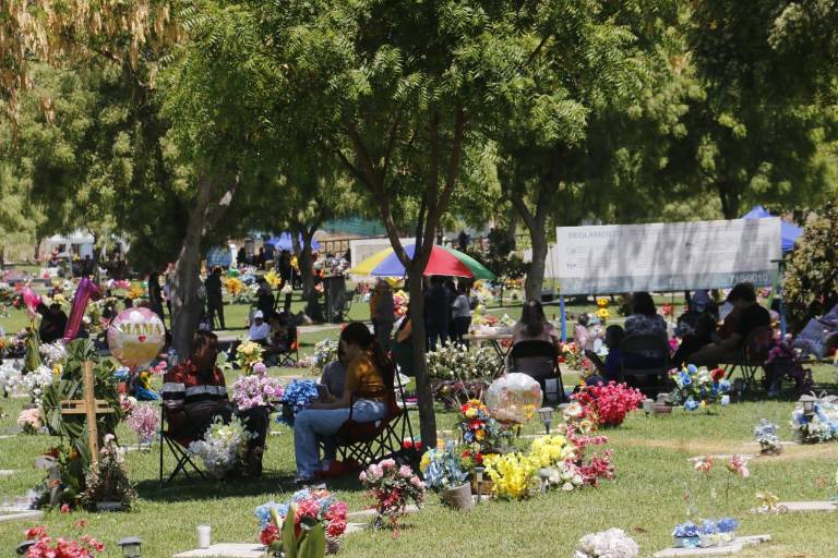 Presumen autoridades saldo blanco en panteones de Culiacán por Día de las Madres