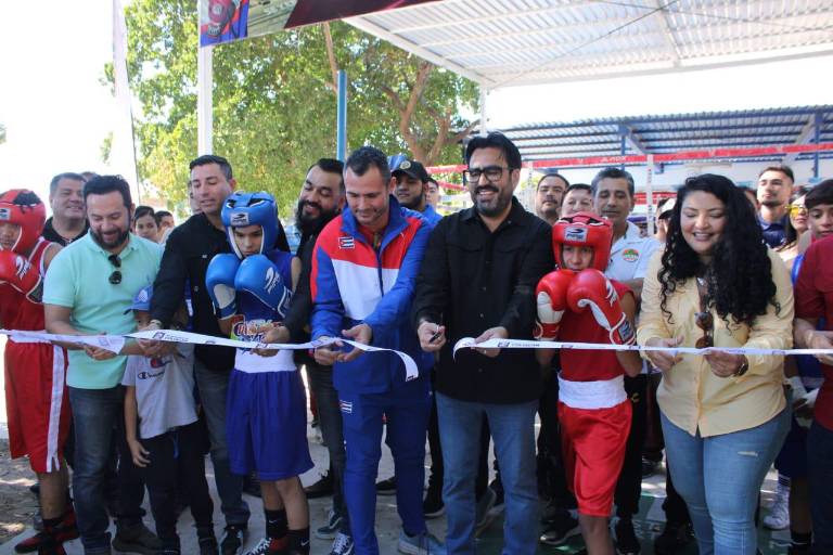 Gimnasio de boxeo queda inaugurado por Gámez Mendívil en Valle Alto