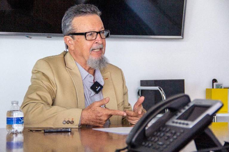 Salida de Juan Espinosa Luna del CCS habría sido renuncia, justifica Confíe