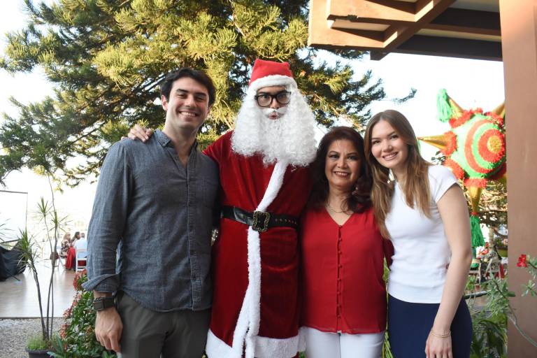 Celebran maestros, alumnos y personal su tradicional posada