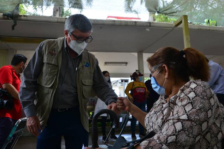 Hay vacuna para todos los adultos mayores de Sinaloa: Encinas Torres