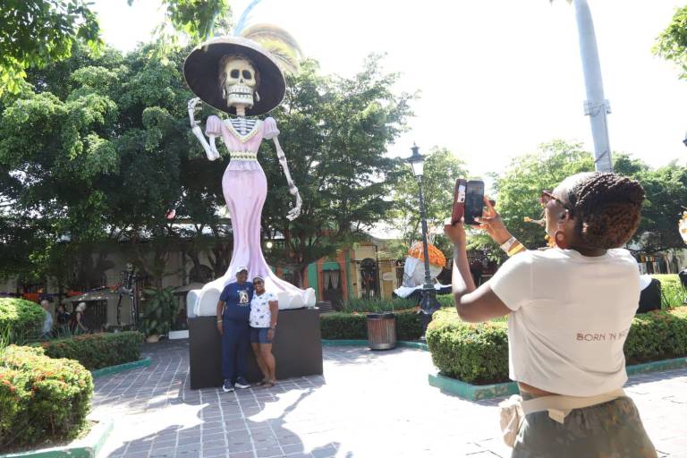 Celebraciones de Halloween y Día de Muertos reactivan turismo y economía en Mazatlán