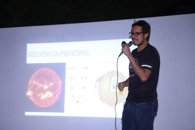 Descubren en conferencia sobre la vida y muerte de las estrellas, en Mazatlán