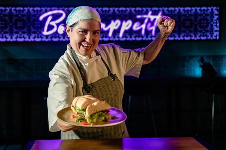 Sinaloa sabe a casa, a tacos de cabeza con su juguito, a salsas y mucho más: Clark León