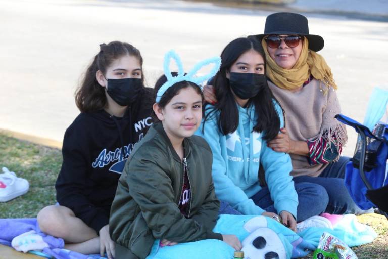 Mazatlecos y visitantes gozan del primer desfile de Carnaval 2022