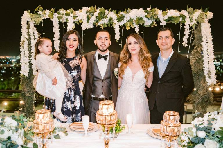 Frida y Alonso forman la familia Beltrán Castro