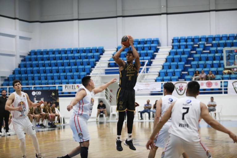 Deja escapar triunfo Piratas Basketball