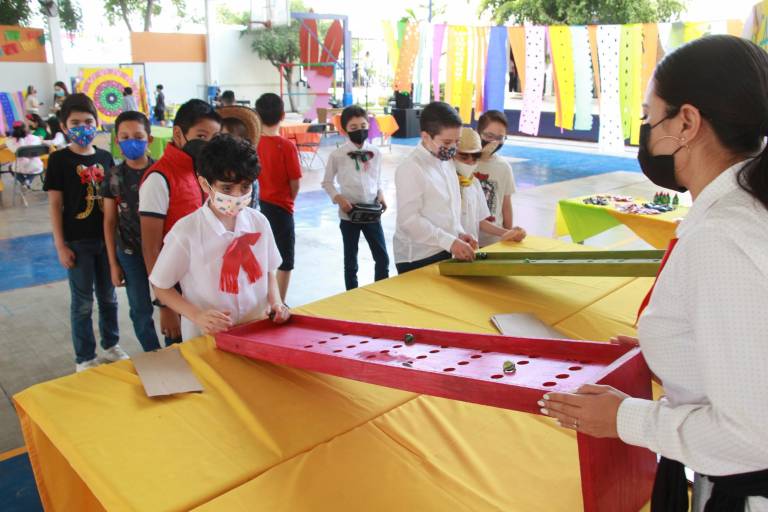 Comparten las tradiciones mexicanas en la Activa