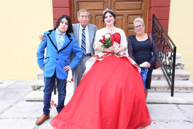 Las primas, Camila Mariel y Maryanne Angie festejan juntas sus 15 años