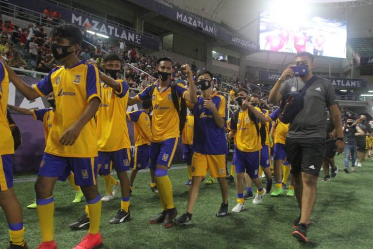 Vuelve la algarabía al Kraken con inauguración de la Copa Mazatlán de Futbol 7
