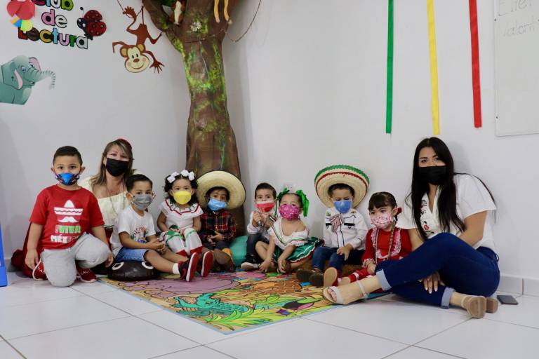 Conmemoran la Independencia de México en el Colegio SEBEC