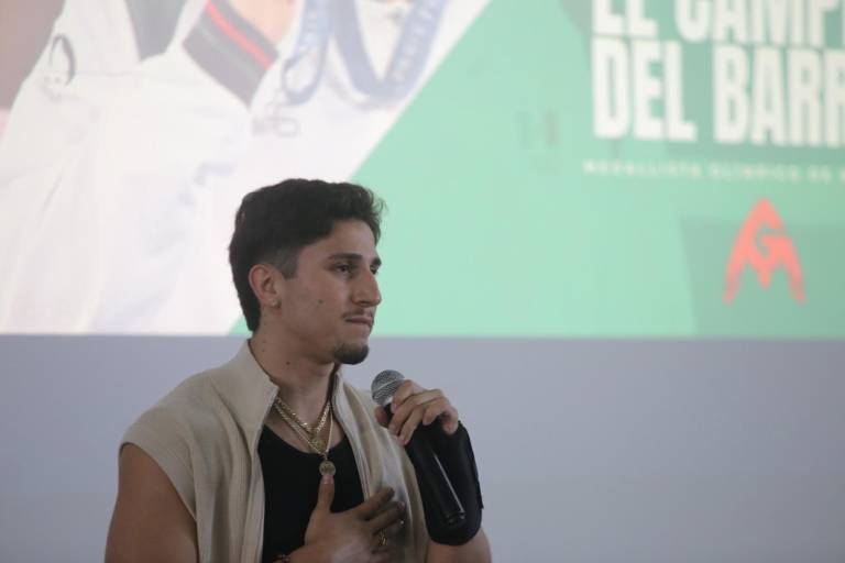 Marco Verde inspira con constancia y disciplina en conferencia magistral en Mazatlán