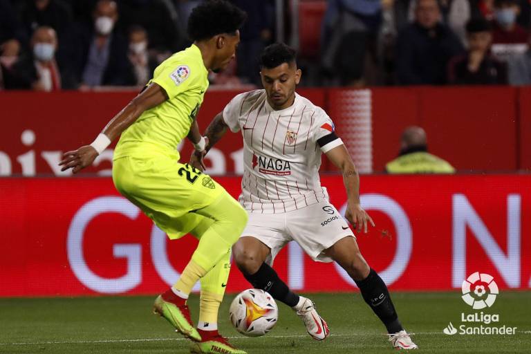‘Tecatito’ Corona tiene discreta actuación en victoria del Sevilla