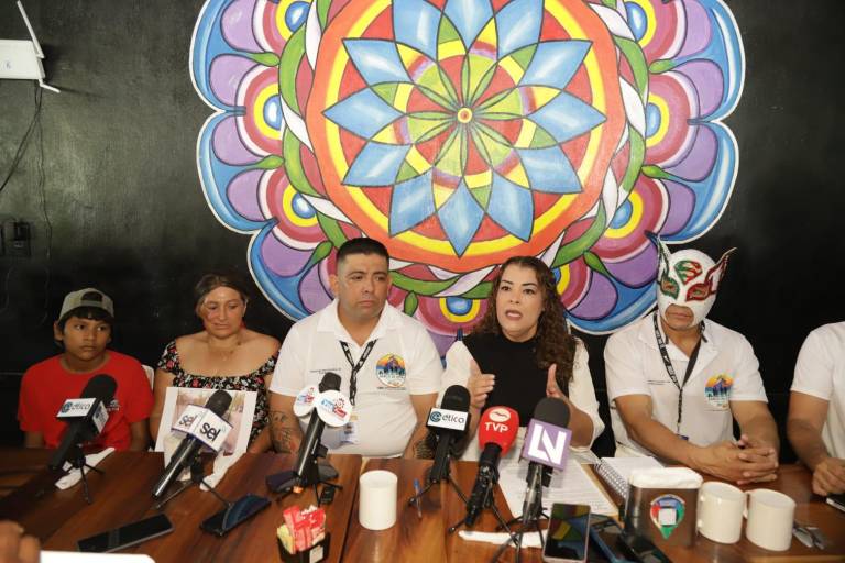 Invitan asociaciones a apadrinar a niños con cáncer, ya sea con un kit médico o con juguetes