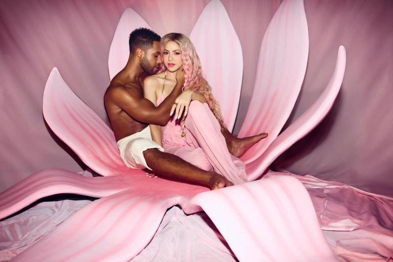 Especulan posible romance entre Shakira y el actor Lucien Laviscount