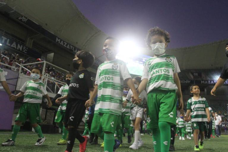 Vuelve la algarabía al Kraken con inauguración de la Copa Mazatlán de Futbol 7