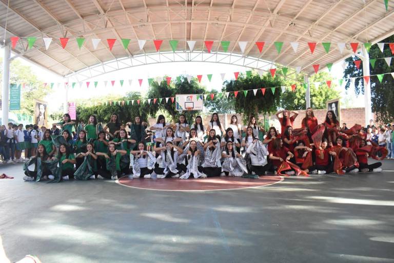 Celebran alumnos del Senda la Revolución Mexicana