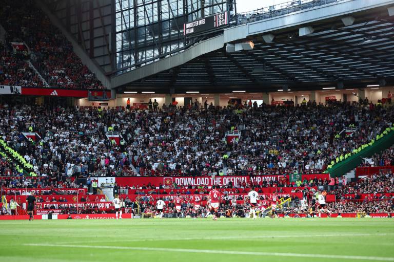 Raúl Jiménez juega en derrota del Fulham vs Manchester United