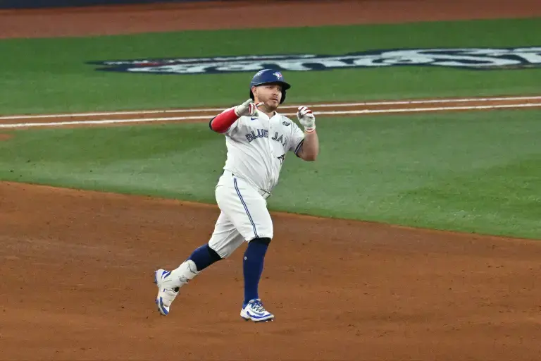 $!Alejandro Kirk firma una postemporada histórica, pero se queda a un paso de la gloria en la Serie Mundial