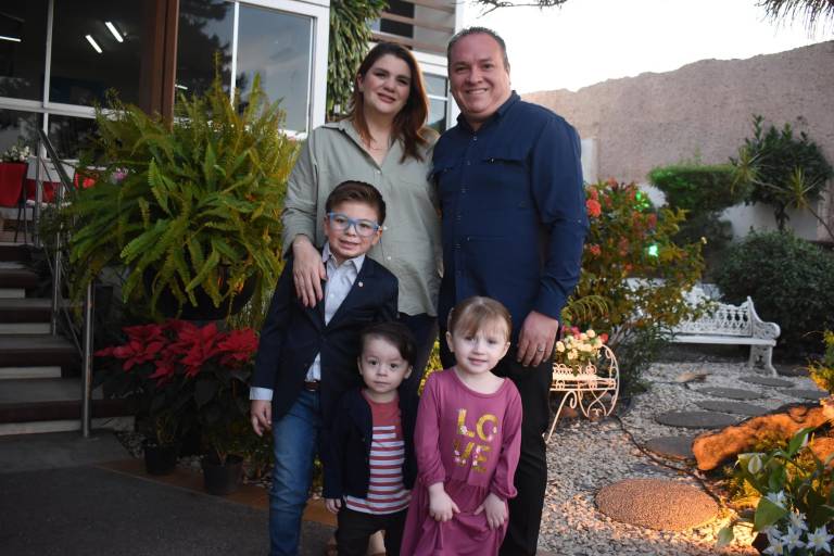 Egresa nueva generación de especialistas en Gerontología y Autismo