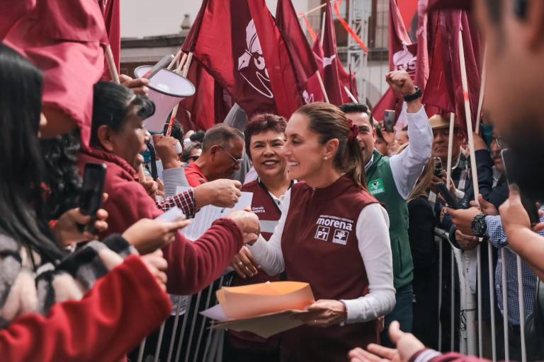 Medios públicos favorecen a Sheinbaum en precampaña, según monitoreo del INE