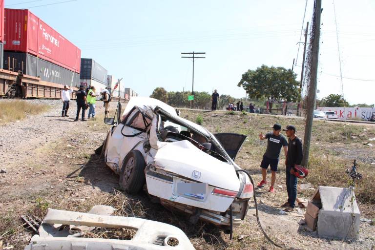 Se lleva tren auto en Escuinapa; se registra un herido