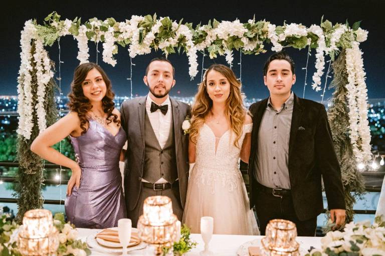 Frida y Alonso forman la familia Beltrán Castro