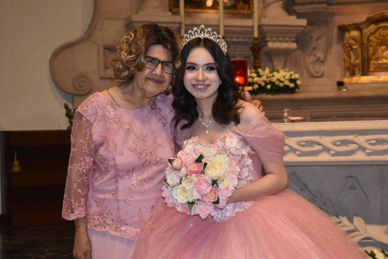 Es Estefany Sánchez una bella quinceañera