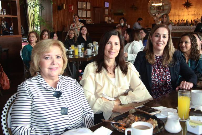 Con visión empresarial, comparte su experiencia