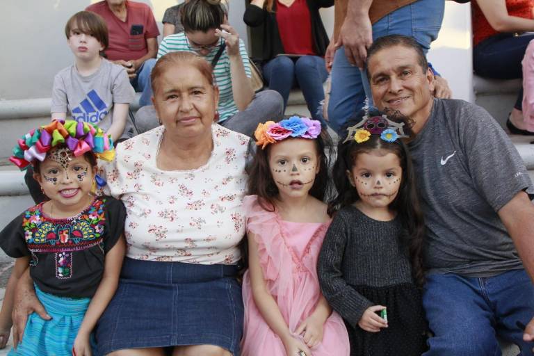 En el Isic celebran con altares y artes escénicas el Día de Muertos