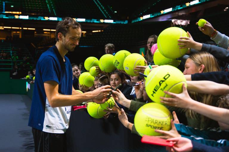 Medvedev y Tsitsipas confirman su condición de favoritos y se meten en octavos de Róterdam