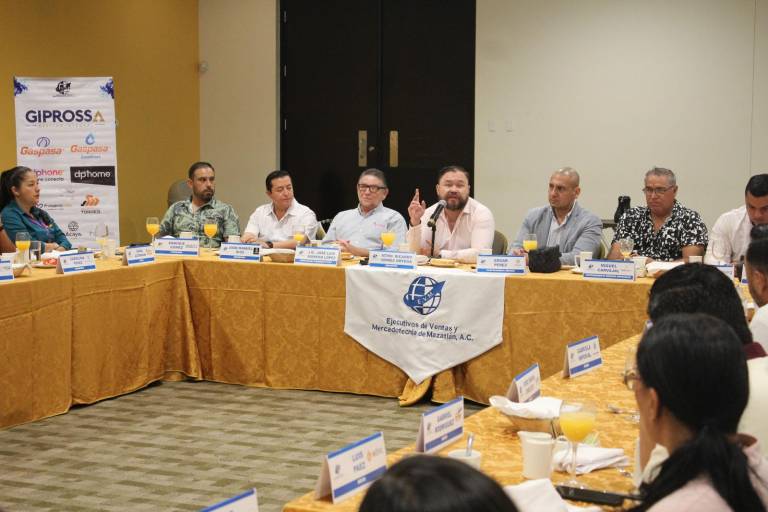 CEAIP acerca al INAI a empresarios para capacitarlos en avisos de privacidad