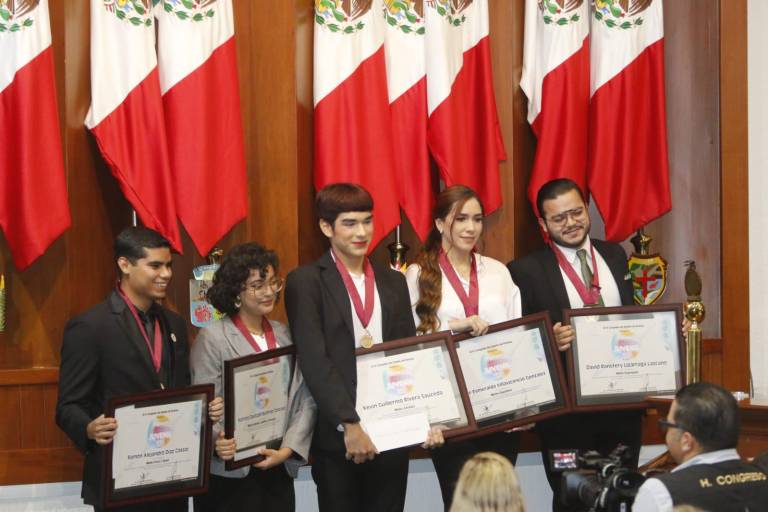 Entregan Premio al Mérito Juvenil 2023 que otorga el Congreso del Estado