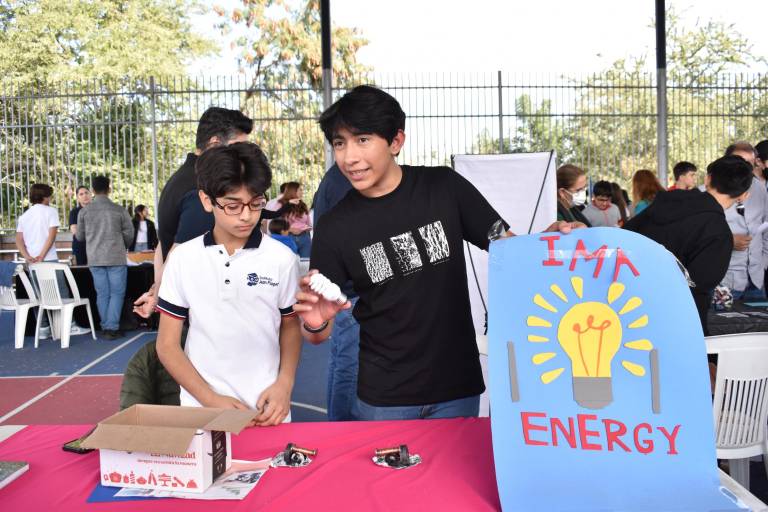 Muestran alumnos del Instituto Jean Piaget su talento en la ciencia