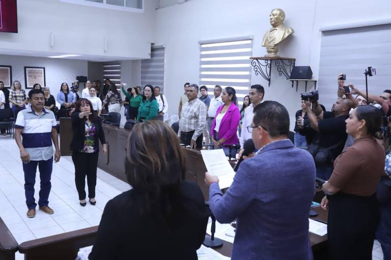 Otorgan licencia a dos regidores y toman protesta a tres ediles suplentes, en Mazatlán