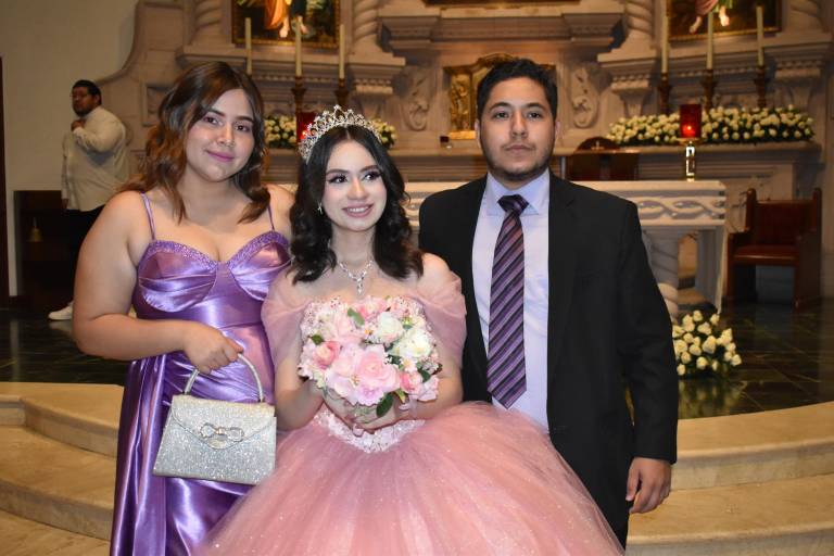 Es Estefany Sánchez una bella quinceañera