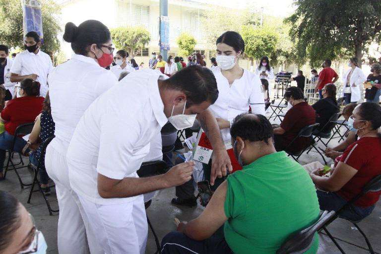 SNTE 53 pedirá a Cuén refuerzo de vacuna; ‘Ya pedimos cualquier otro biológico, menos esta chafa que nos pusieron’, dice Sandoval Angulo