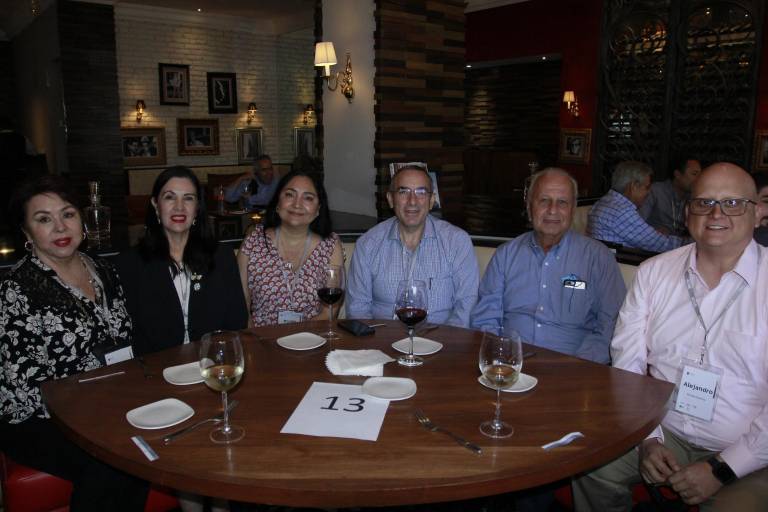 Realizan primer encuentro de egresados del IPADE