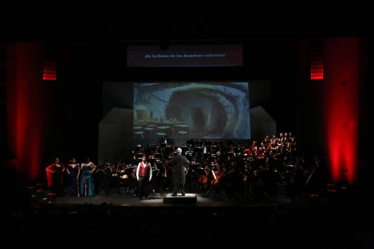Disfrutan familias sinaloenses de la ópera Carmen
