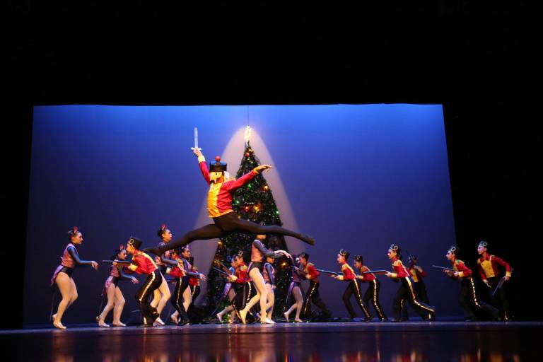 Viven en escena la magia de ‘El Cascanueces’