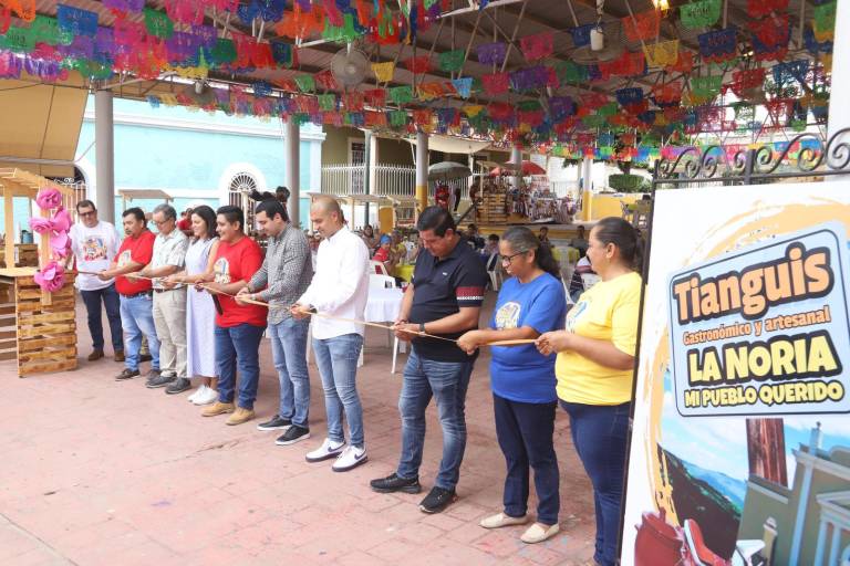 Muestran en tianguis la gastronomía, artesanías e historias de La Noria