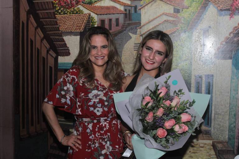 Deleitan Óscar Gómez y Andrea Rice con su voz en Noche Mexicana